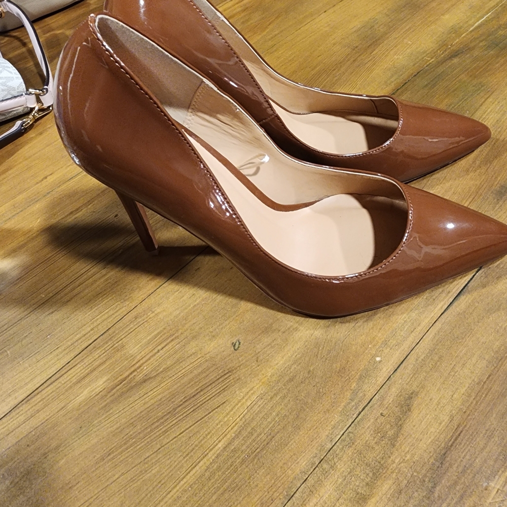 Elegant Brown Women's Pumps *NEVER Been Worn*